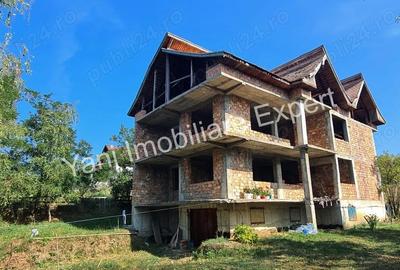 Casă cu 4 camere cu Teren 1000 Mp în Borobănești - 2