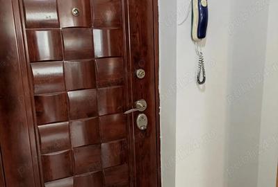 Garsonieră decomandată în Titan