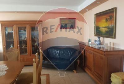 Apartament cu 4 camere decomandat, mobilat în Ostroveni