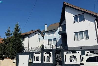 Casă cu 5 camere cu Canalizare în Central - 1