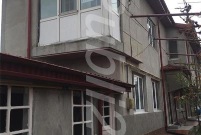 Casă cu 5 camere cu Teren 300 Mp în Central - 2