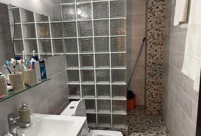 Apartament cu 3 camere, mobilat în Rahova