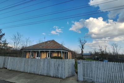 Casă cu 4 camere cu Teren 1638 Mp în Tufești