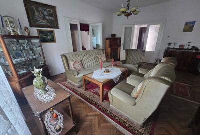 Casă cu 4 camere în Central - 3