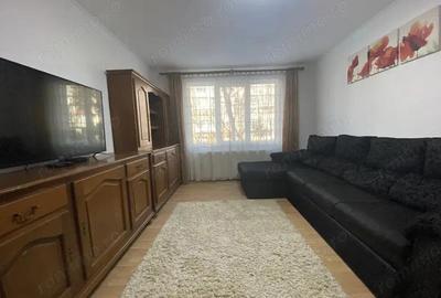Apartament cu 3 camere în Tractorul