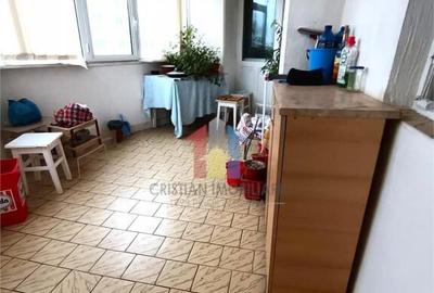 Apartament cu 3 camere decomandat în Călărași - 4