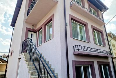Casă individuală cu 4 camere cu Canalizare în Central - 1