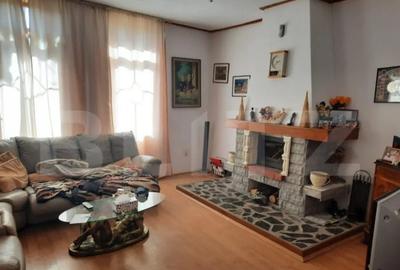 Casă cu 7 camere cu Teren 1600 Mp în Central - 3