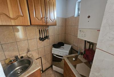 Apartament cu 3 camere semidecomandat, mobilat în Micro II - 8