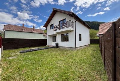 Casă cu 4 camere în Gura Râului