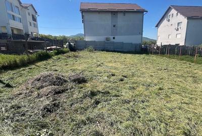 Teren de 400 mp, în Zăvoi