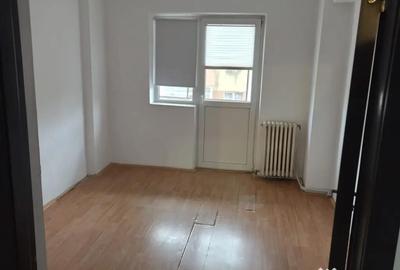 Apartament cu 3 camere decomandat în Cetate - 4