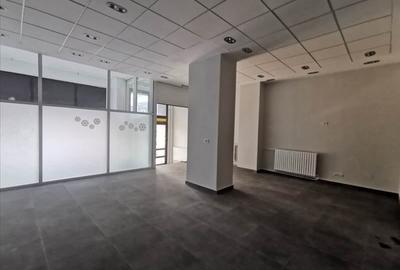 Sp comercial central (parter stradal, renovat) plus demisol iluminat natural