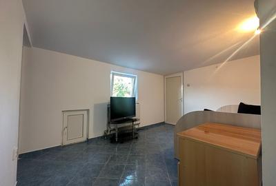 Apartament cu 2 camere semidecomandat în Progresul - 7