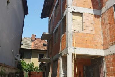 Inchiriez casa zona Mihalache Domenii - 4