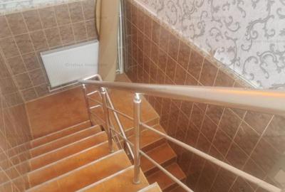 Casă cu 5 camere cu Canalizare în Central - 2