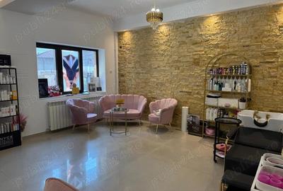 Inchiriez salon - 2