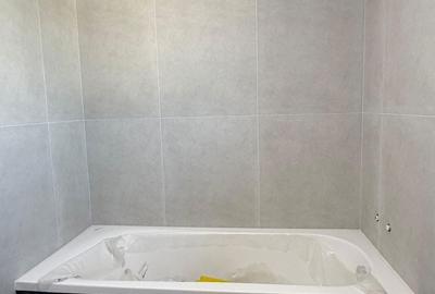 Casă cu 4 camere în Central - 2