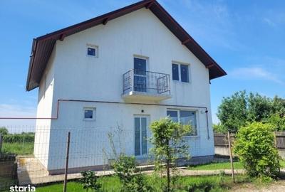 Casă cu 4 camere decomandat în Dumitrana - 1