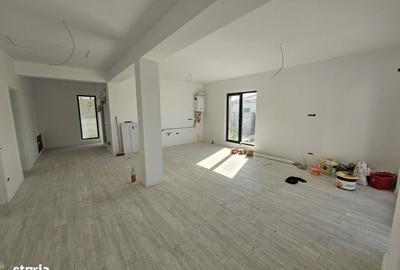 Casă cu 4 camere cu Canalizare în Tunari