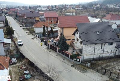 Casă cu 4 camere cu Teren 200 Mp în Central - 2