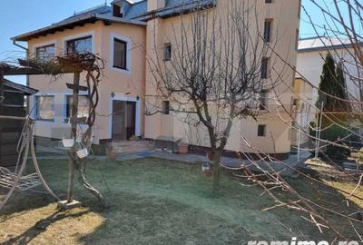 Casă cu 11 camere cu Teren 650 Mp în Central