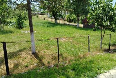 Teren de 3000 mp, în Racovița - 2