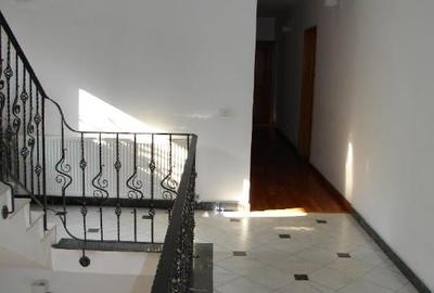 Casă individuală cu 10 camere cu Teren 350 Mp în P-ța Muncii - 2