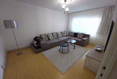 Apartament cu 4 camere decomandat, mobilat în Faleza Nord