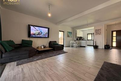 Casă cu 5 camere cu Teren 378 Mp în Dezmir