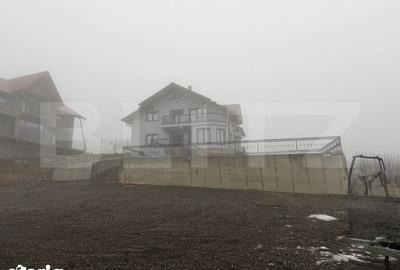 Casă cu 7 camere cu Teren 1800 Mp în Central - 2