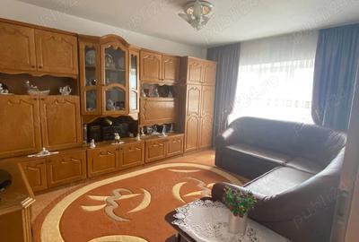Inchiriez apartament 3 camere - 4