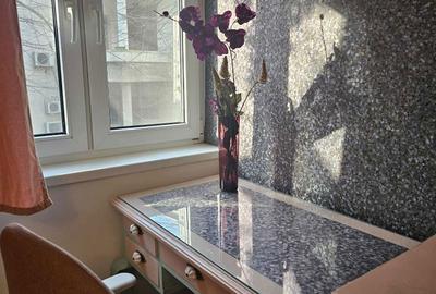 Garsonieră decomandată în Romană