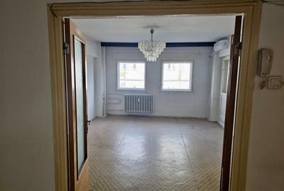 Apartament cu 3 camere decomandat în 13 Septembrie - 2