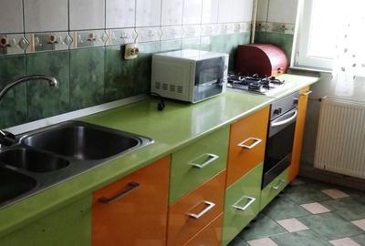 Apartament cu 3 camere semidecomandat, mobilat în Berceni - 4
