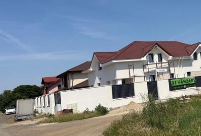 Duplex cu 4 camere cu Canalizare în Dumbrăvița - 1