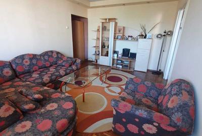 Apartament cu 3 camere semidecomandat în Central - 1