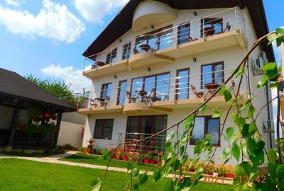 Casă individuală cu 11 camere cu Canalizare în Central - 1