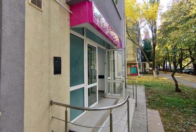 Spațiu comercial, de 50 mp, în Central - 1