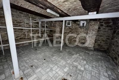 Casa familiala pentru locuit sau vacanta , spatioasa si confortabila . - 16