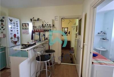 Apartament cu 3 camere semidecomandat în Tractorul - 6