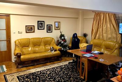 Vanzare apartament spatios cu 4 camere si 2 bai centru Suceava - 1