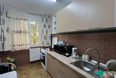 Apartament cu 3 camere semidecomandat, mobilat în Drumul Taberei