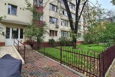 Vand apartament 2 camereetj.3 din 4.tel. - 1