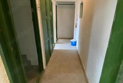 Apartament cu 3 camere semidecomandat în Central - 1