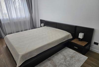 Apartament cu 3 camere semidecomandat, mobilat în 13 Septembrie - 2