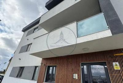 Apartament cu 3 camere decomandat în Sud