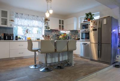 Casă cu 8 camere cu Teren 950 Mp în Roșu - 14