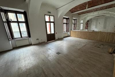 2 spatii in Piata Unirii (84mp si 71mp) - 1