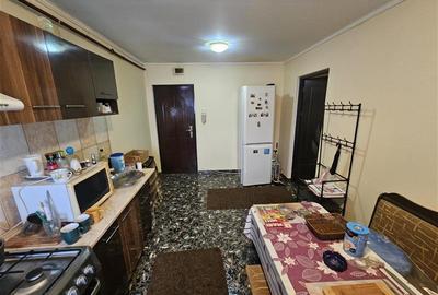 Apartament cu 2 camere semidecomandat, mobilat în Micro I - 7